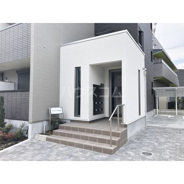 19/27 エントランス