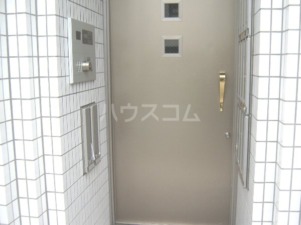 18/28 エントランス