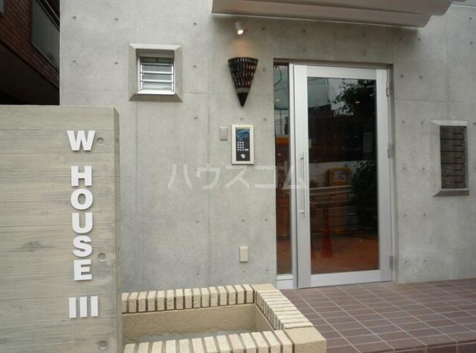 27/28 エントランス