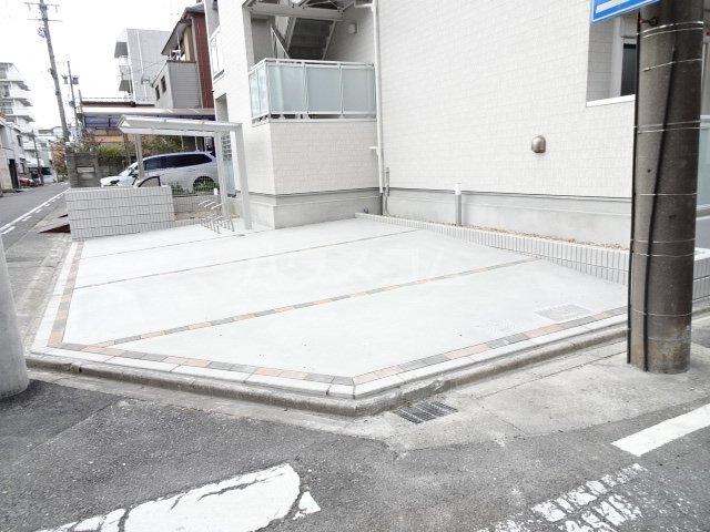 22/28 駐車場