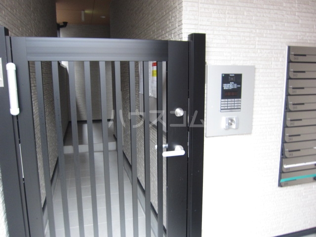 16/18 エントランス