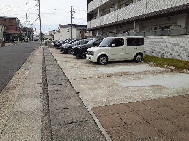 22/30 駐車場