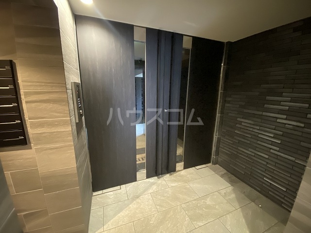 24/26 エントランス