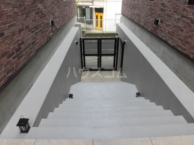 2/4 エントランス