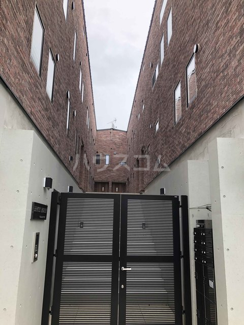 17/19 エントランス