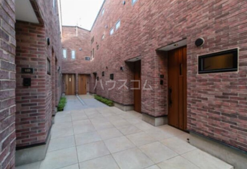 18/19 エントランス