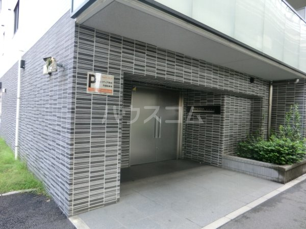 27/30 エントランス