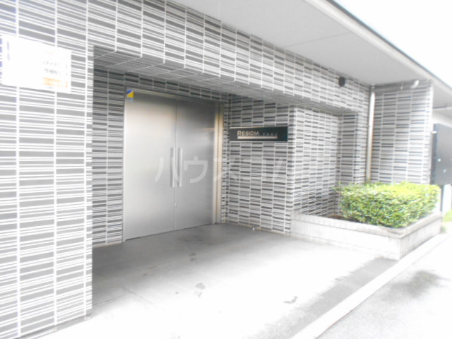 24/30 エントランス