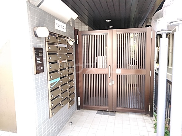 21/30 エントランス