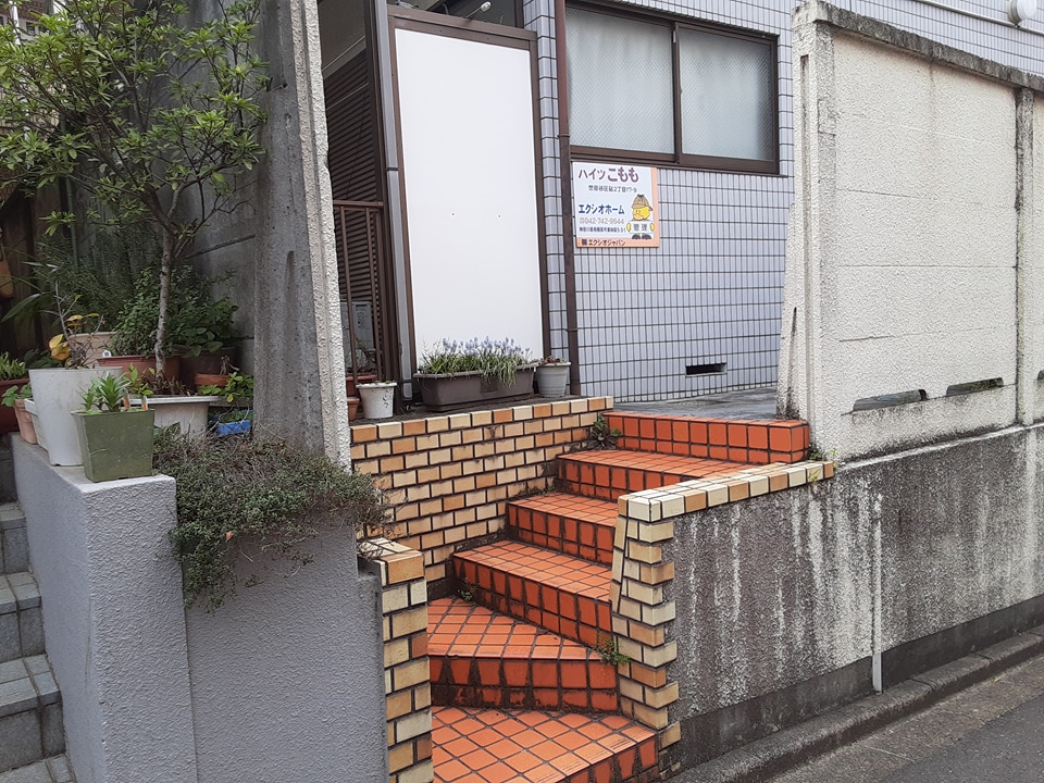 19/25 エントランス