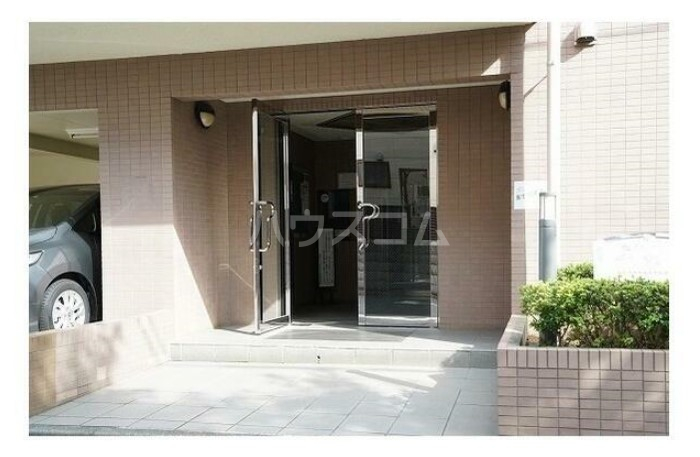 18/25 エントランス