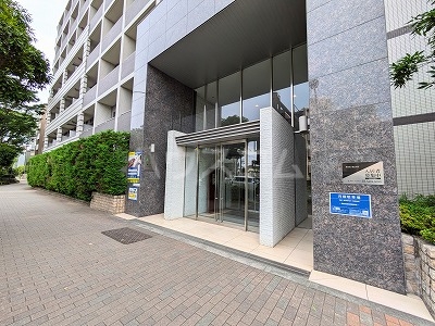 20/30 エントランス