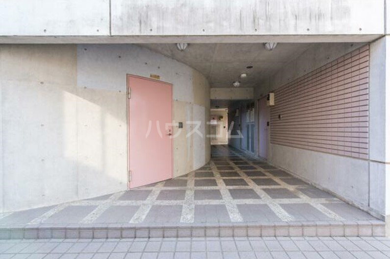 17/27 エントランス