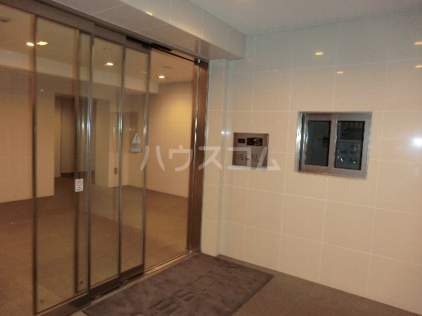 21/30 エントランス