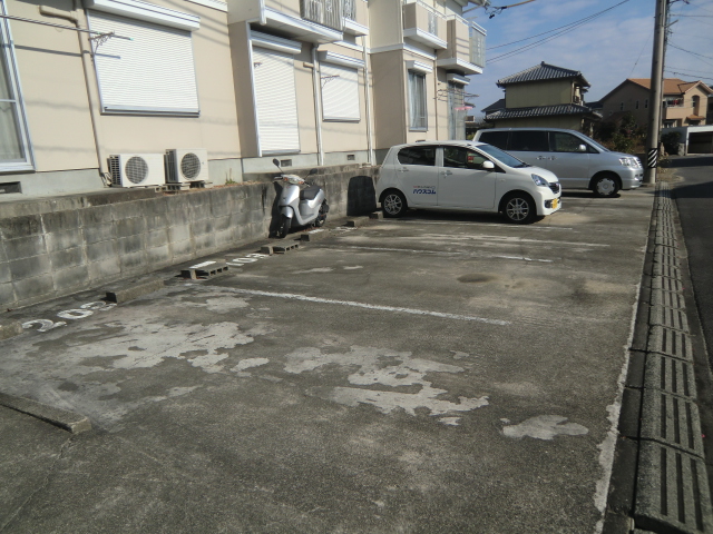 21/25 駐車場
