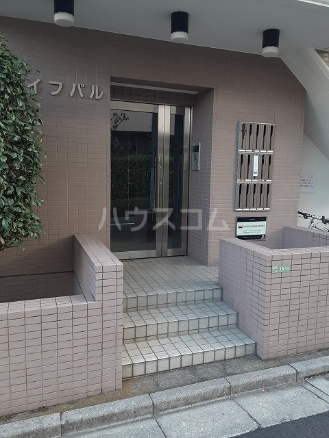 28/30 エントランス