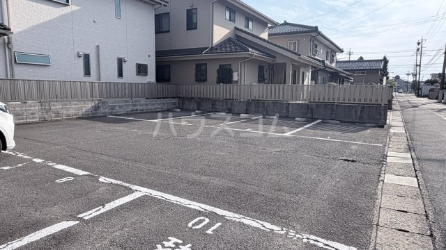 28/30 駐車場