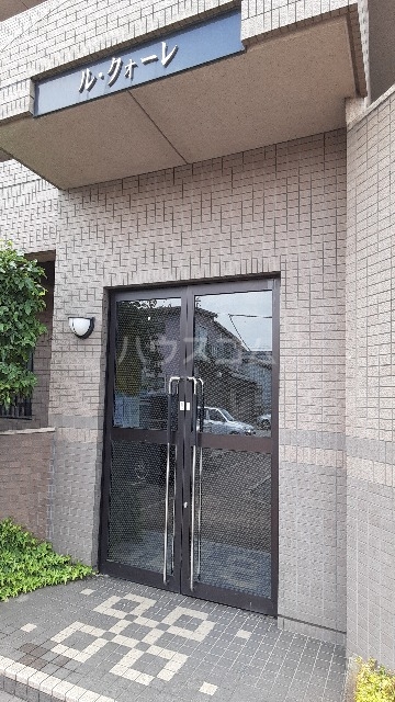 21/30 エントランス