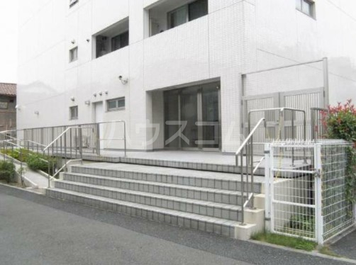 16/18 エントランス