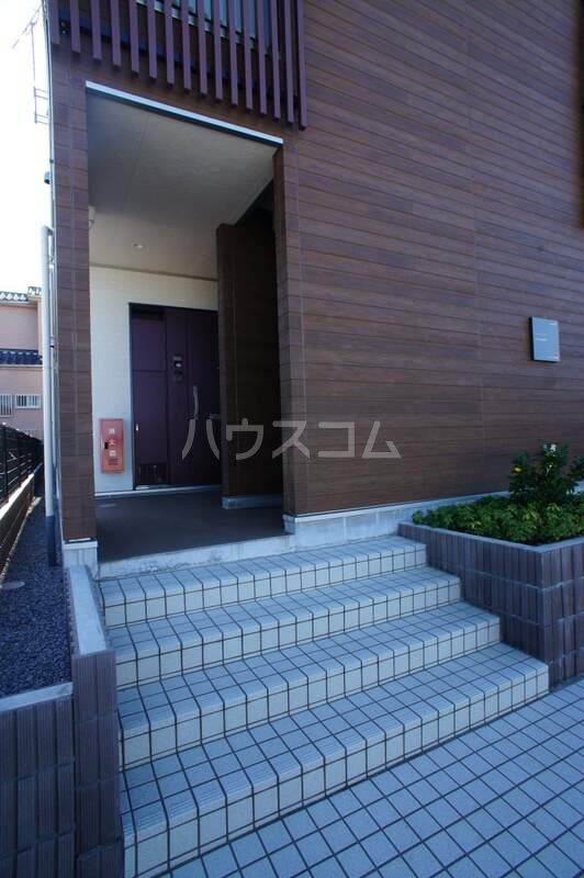 17/19 エントランス