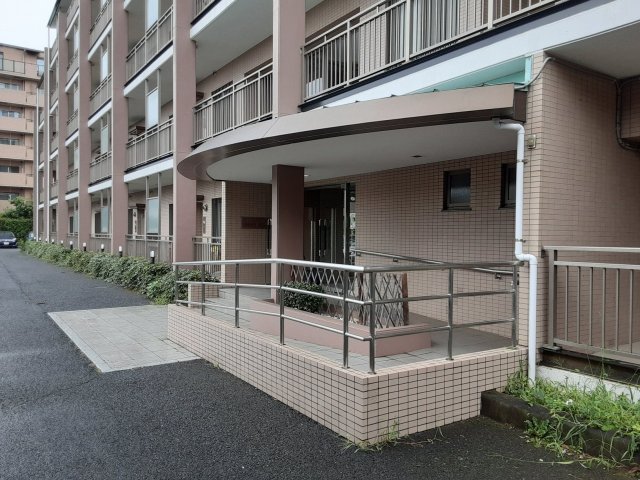 26/30 エントランス