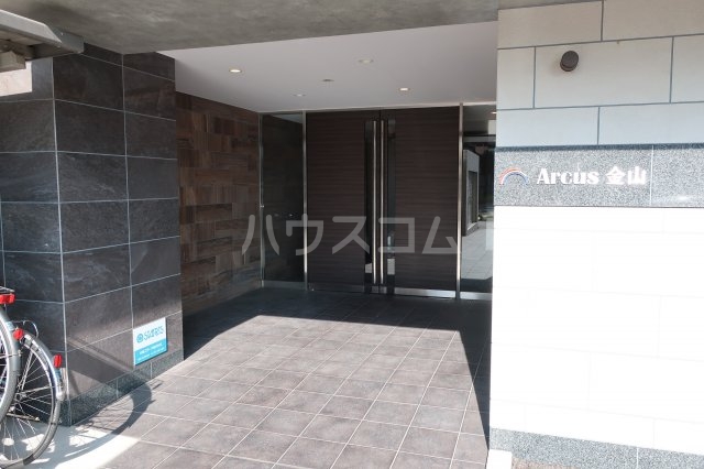 22/28 エントランス