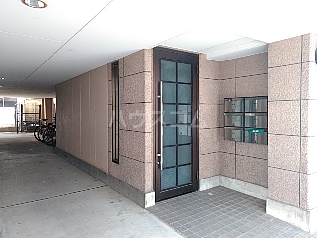 22/30 エントランス