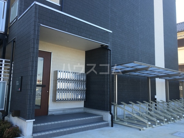 23/30 エントランス