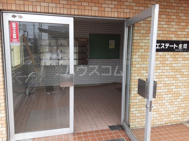 27/30 エントランス