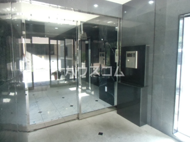 18/26 エントランス