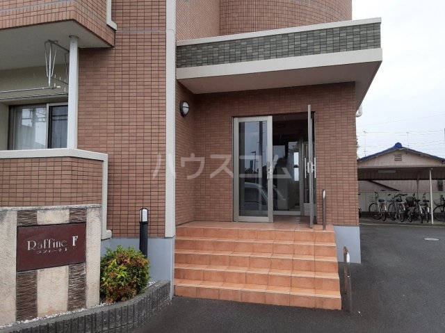 28/30 エントランス