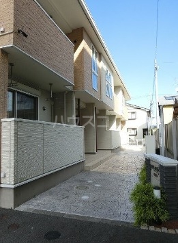 16/23 エントランス