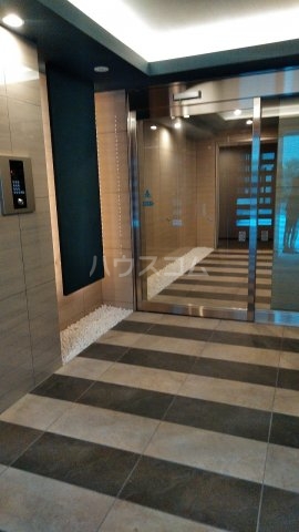 27/30 エントランス