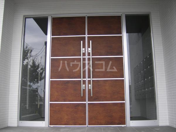 13/16 エントランス