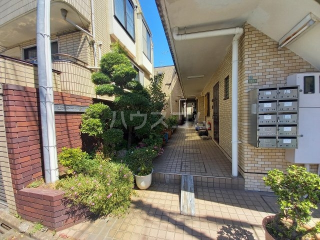 21/27 エントランス