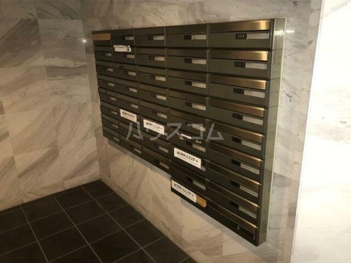 24/30 エントランス