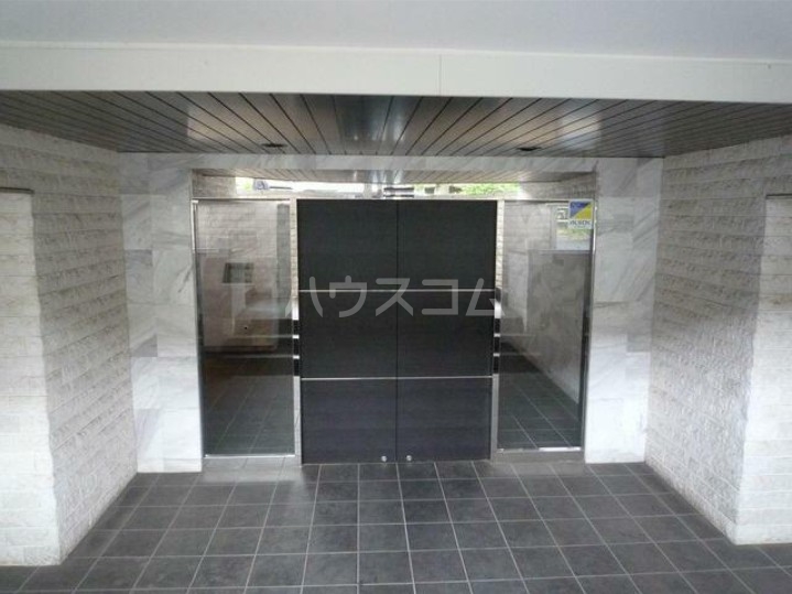 23/30 エントランス