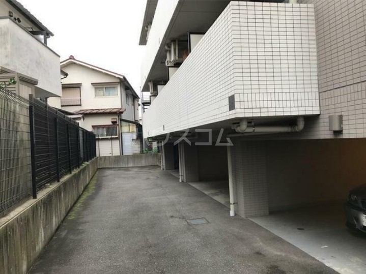 26/30 駐車場