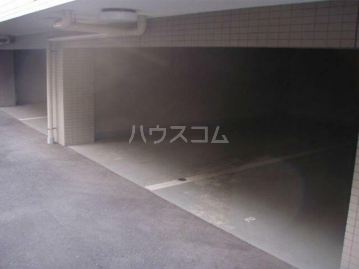 27/30 駐車場