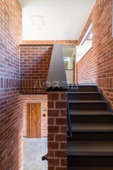 2/2 エントランス