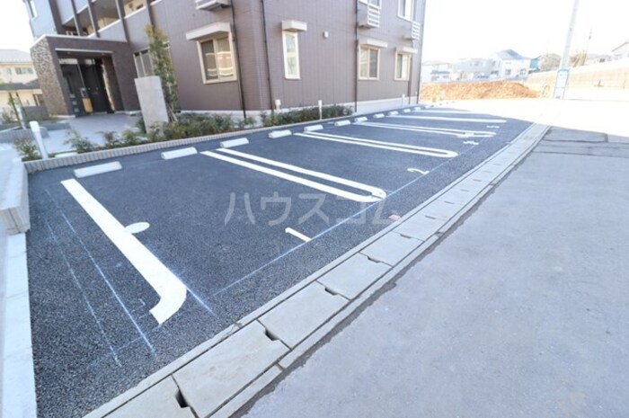 28/30 駐車場