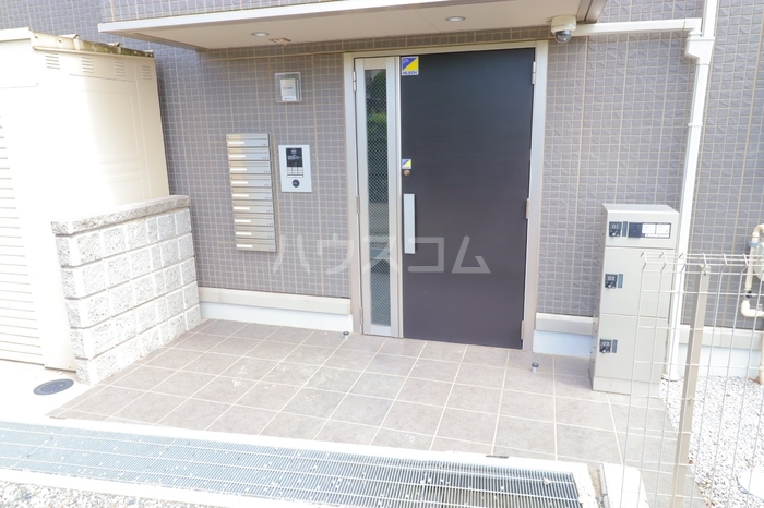 18/27 エントランス