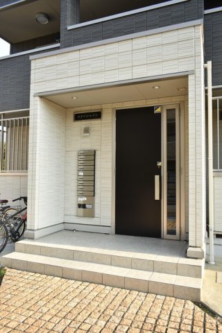 18/22 エントランス