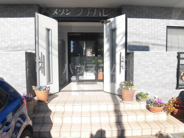 21/30 エントランス