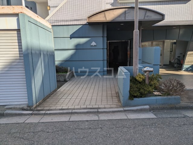 25/30 エントランス