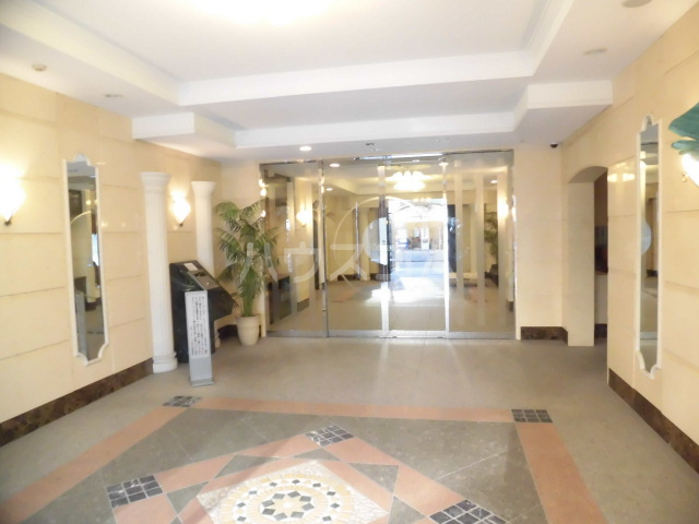 22/28 エントランス