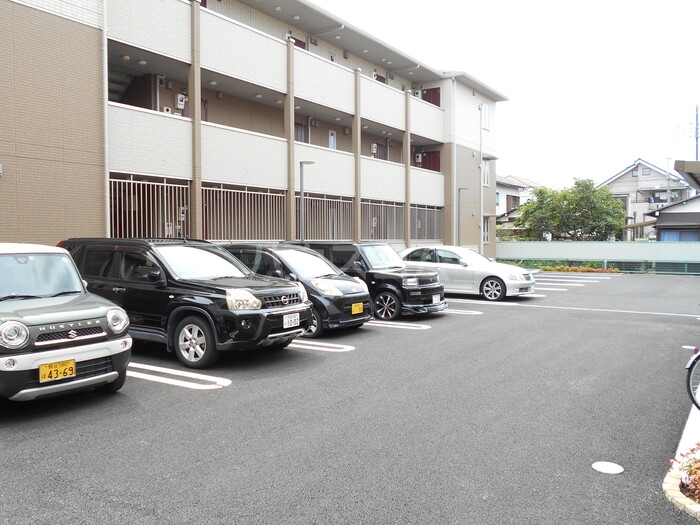 18/27 駐車場
