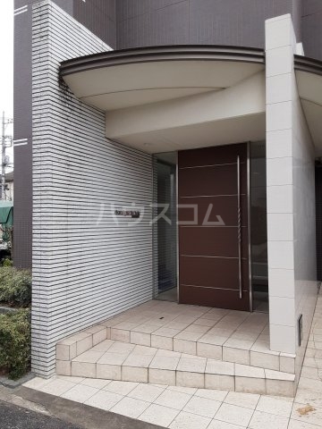 26/30 エントランス