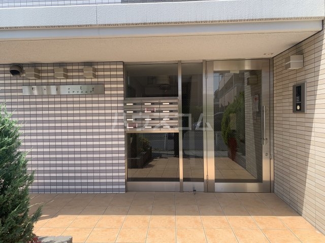 24/30 エントランス