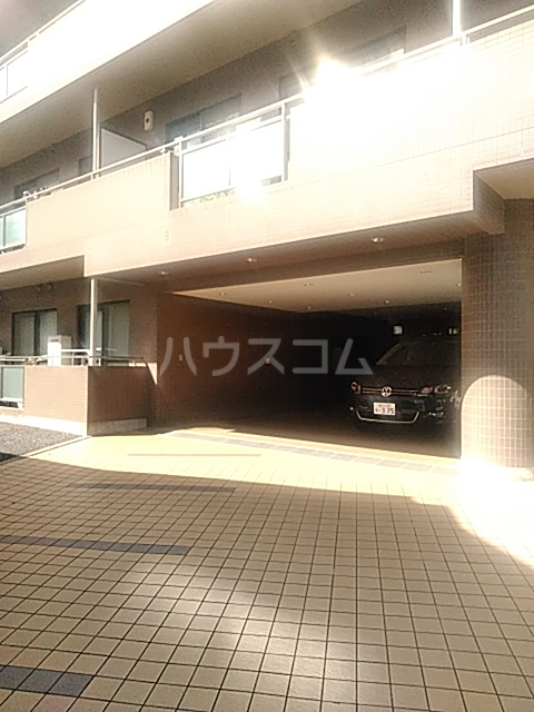 28/30 エントランス